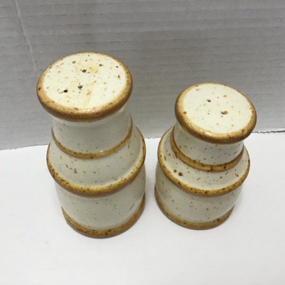 Vintage Laurentian Pottery Salt & Pepper shakers - Picture 6 of 6